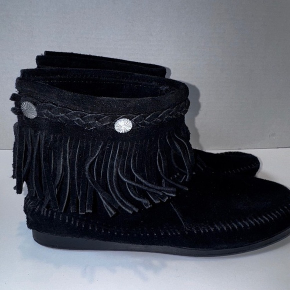 Minnetonka Moccasin Ankle Boots Womens 8 Black Suede Fringe Back Zip Concho 299 - Picture 7 of 7